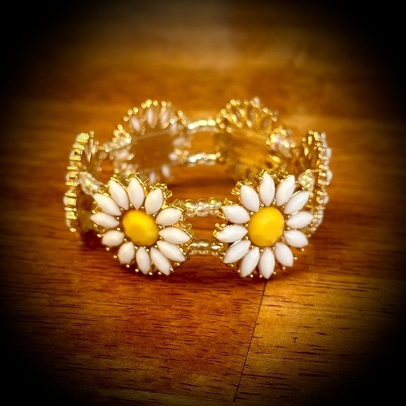 Hand Crafted Jewelry - Hand Crafted Gold Daisy Bracelet